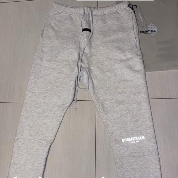 Essentials Clothes - Picture 5 of 5